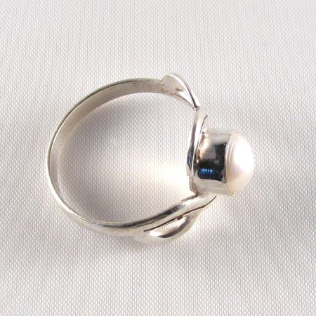 PR-113C Mother of Pearl stone Ring